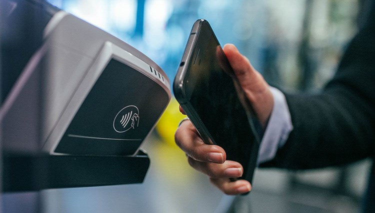 Contactless card terminal and hand holding phone